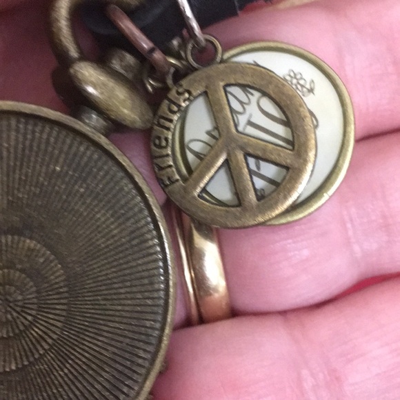 Handmade Leather necklace with locket charm - Picture 4 of 6